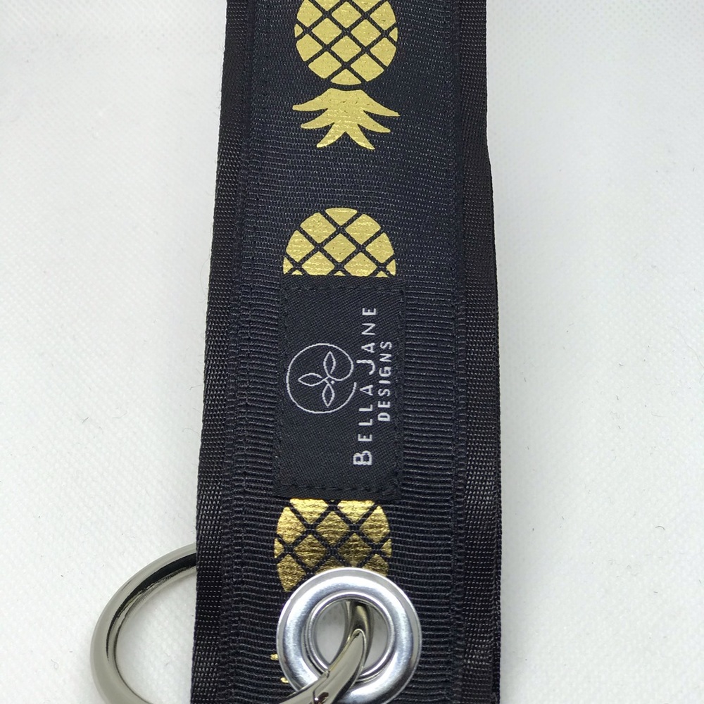 Pineapple Delight 🍍 Keychain - Picture 2 of 4